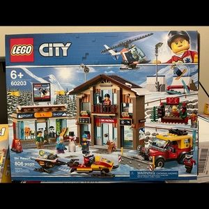 LEGO City Ski Resort Building